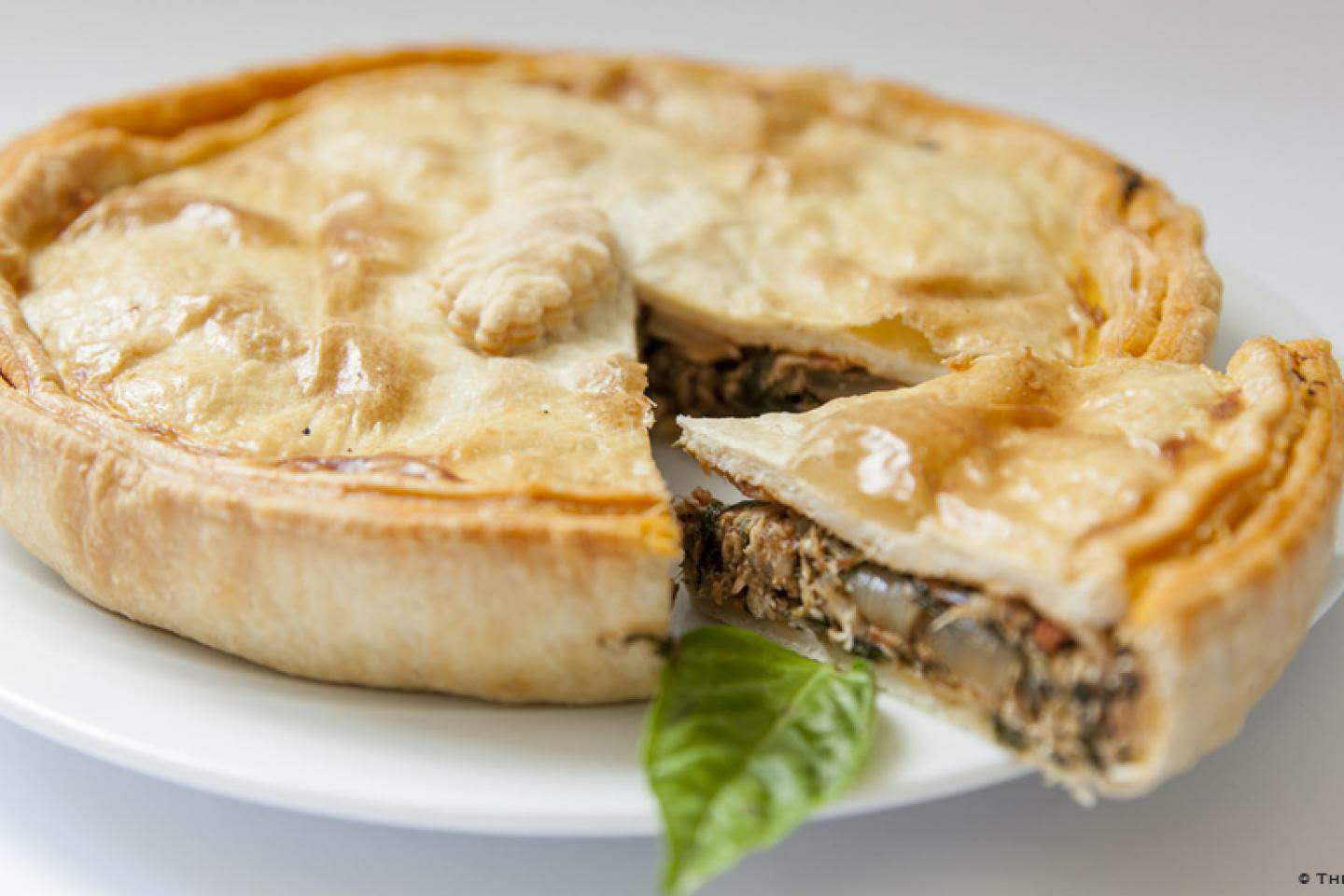 
	
鲯鳅饼


马耳他另一大特色美食：鲯鳅（Lampuki），又名“鬼头刀”。当地传统的鲯鳅鱼吃法是配上新鲜的土豆和橄榄，味道也很棒呢，而鲯鳅馅饼是当地家喻户晓的美食.&nbsp;



_______
_______

 
 


	
  


	


	
