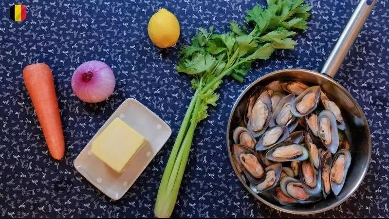 
	
比利时海虹


是海虹大餐是比利时最著名的一道菜，&nbsp;各种调料口味及各种做法，配合薯条，红酒口味更佳，让人吃完意犹未尽，在比利时一定不能错过的大餐.&nbsp;
_______
_______
 


	
