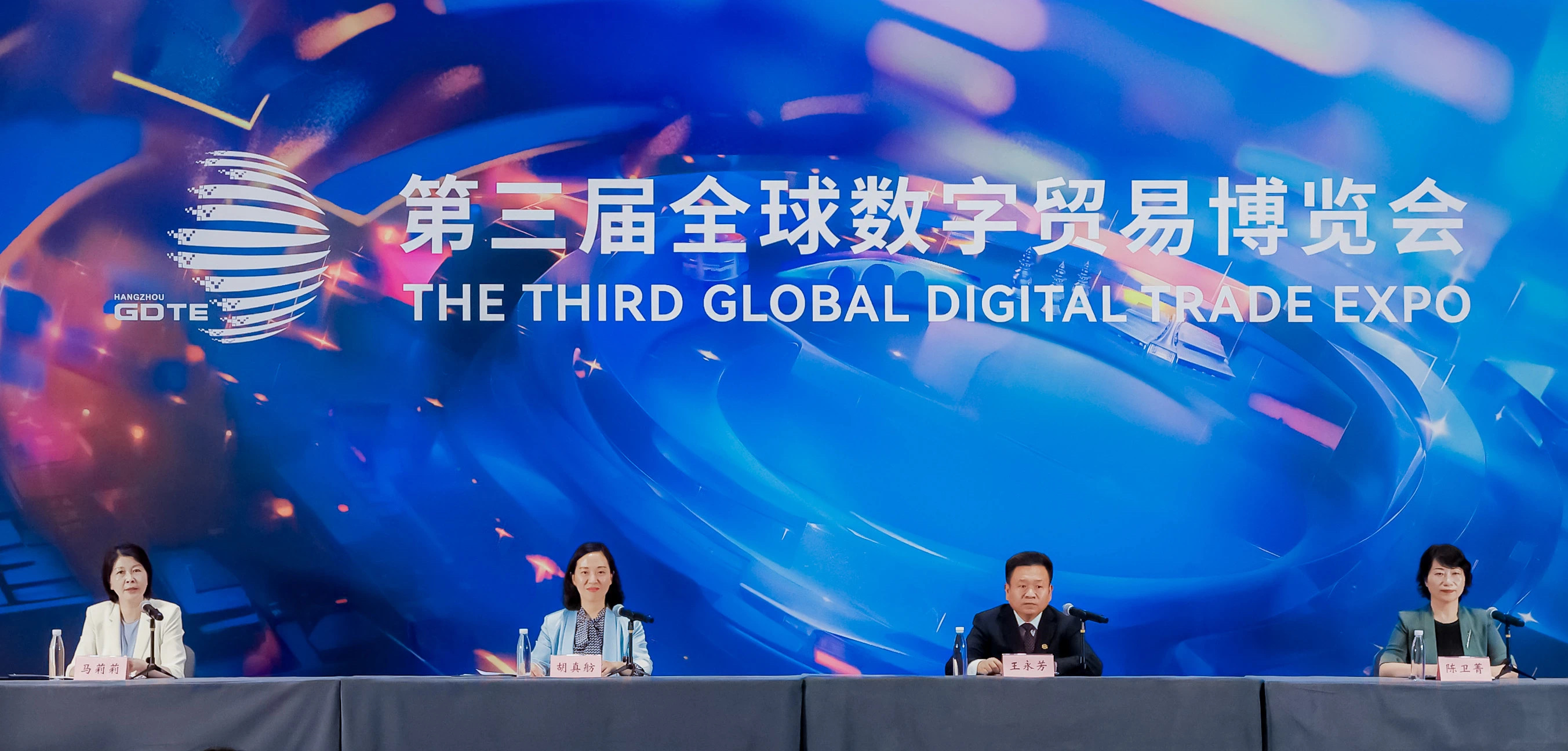 云乐无人车亮相第三届全球数字贸易博览会