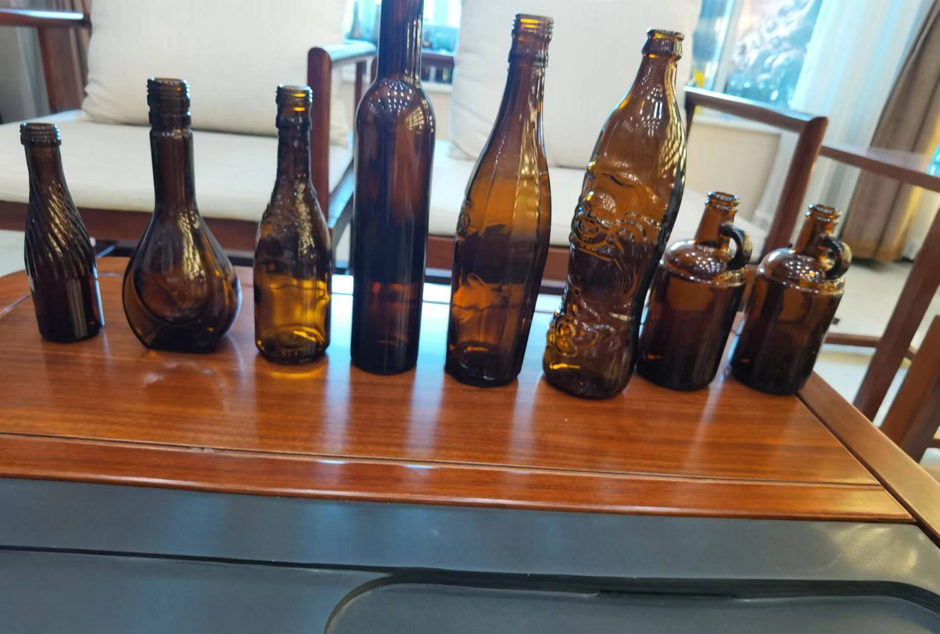 棕色料白酒瓶