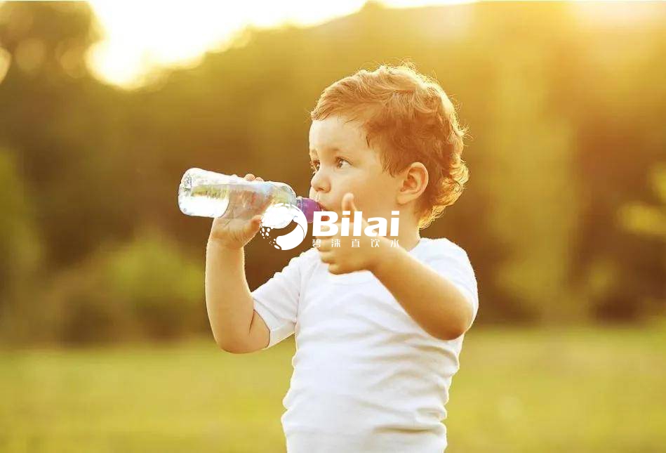 孩子在幼儿园一天喝多少水？怎样喝水才最健康？