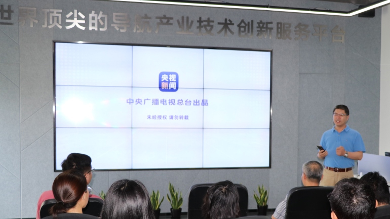 ▲高级副总经理李坚在直播结束后发表感言