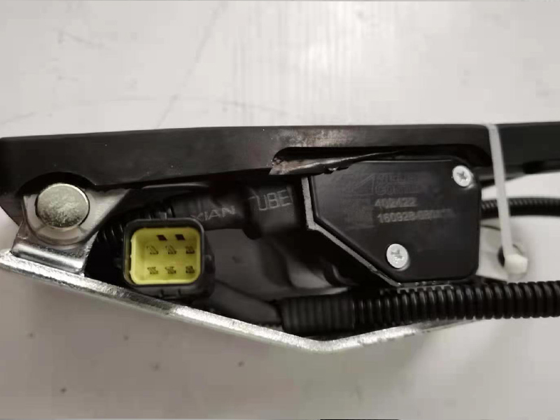 电子油门踏板总成