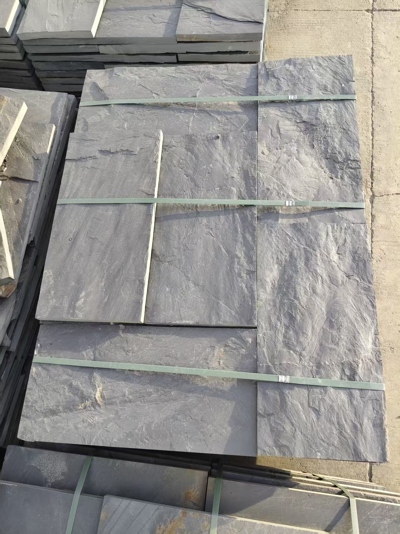 黑色自然面青石板