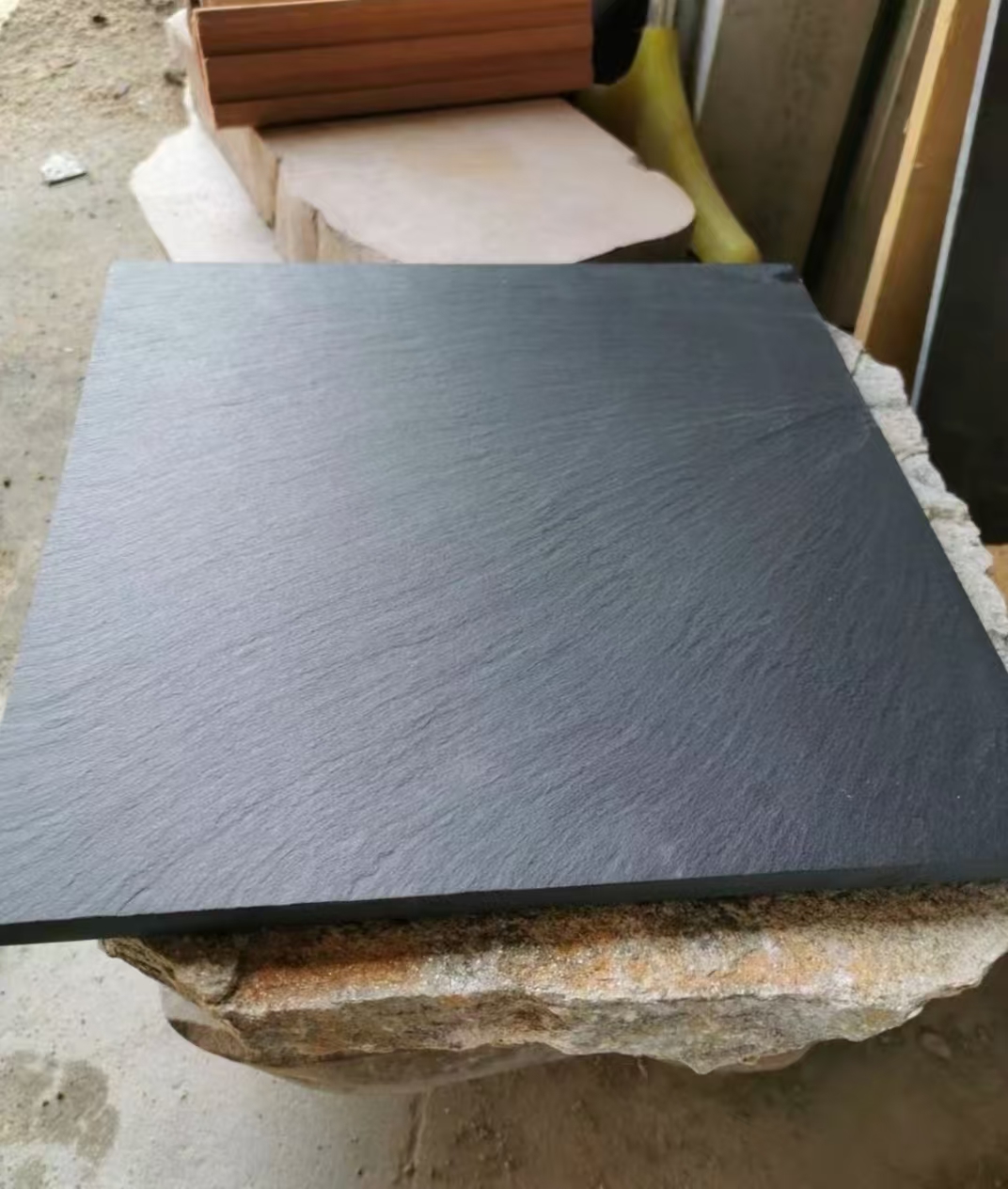 黑色自然面青石板
