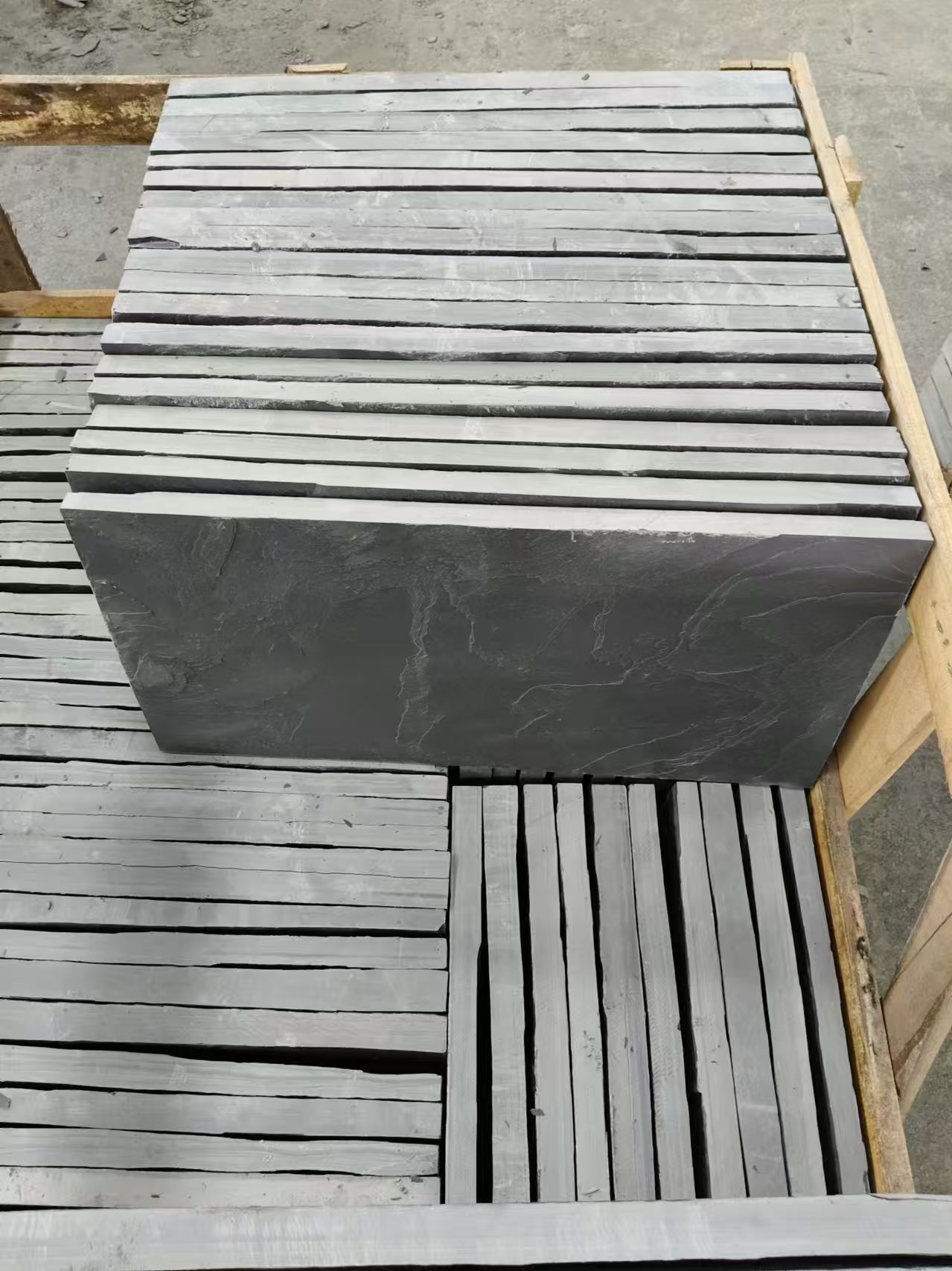 黑色自然面青石板