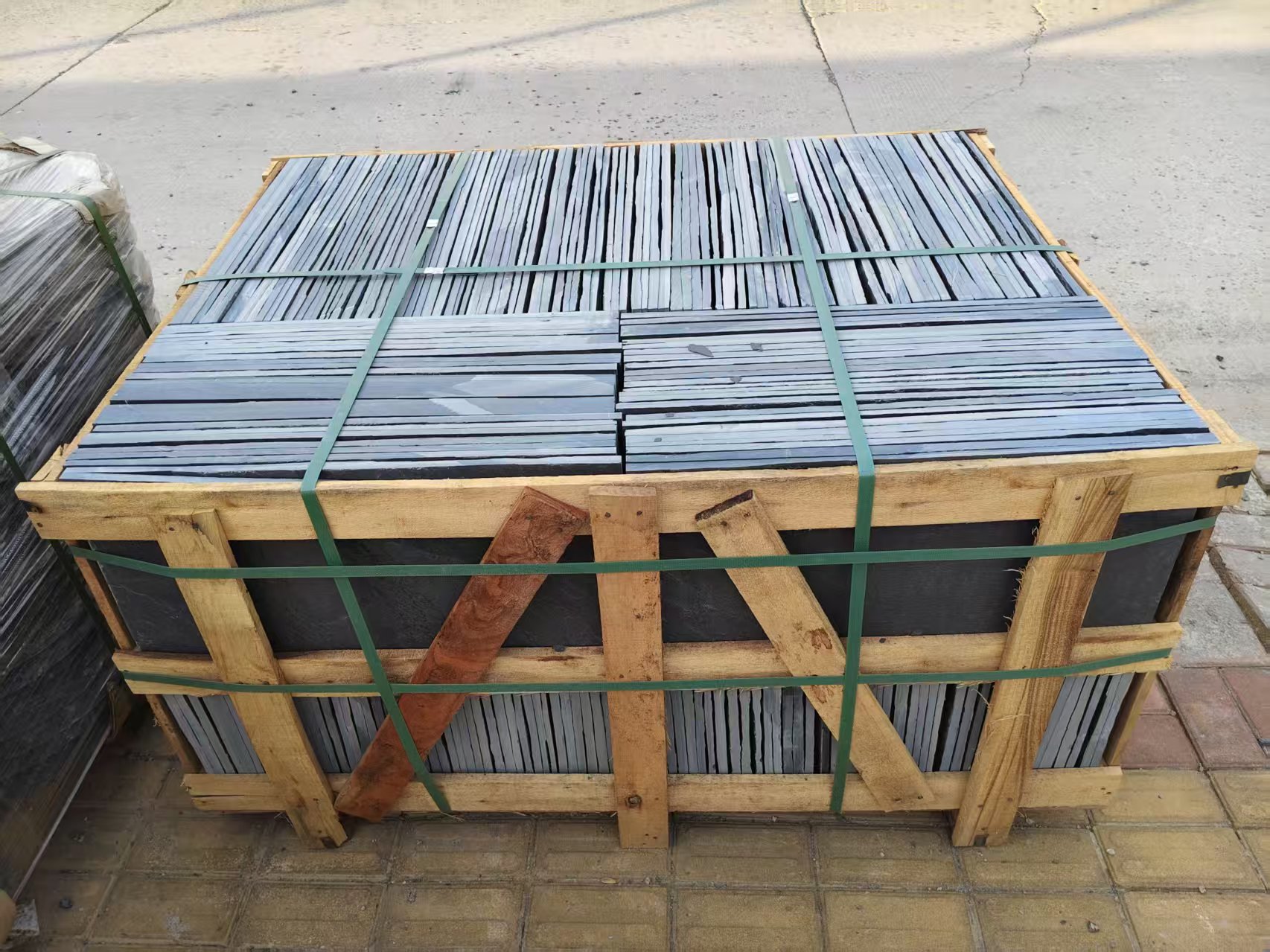 黑色自然面青石板