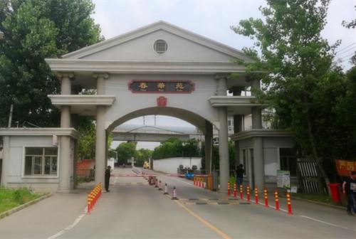 上海春华苑-阿尔卡诺滚轮式开门机