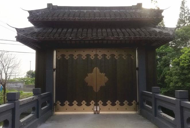 天瑶山庄-阿尔卡诺轮式开门机