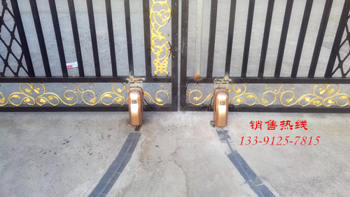 阿尔卡诺八字开门机