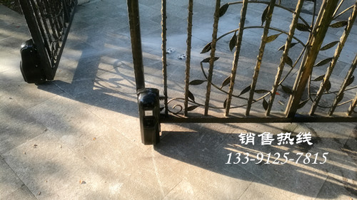 阿尔卡诺轮式开门机