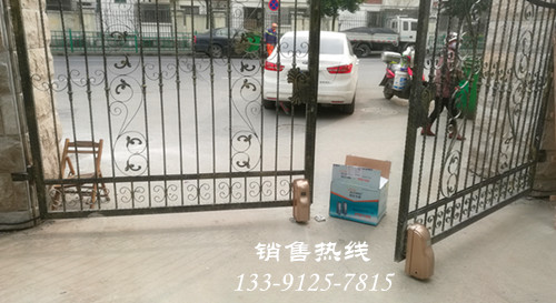 阿尔卡诺轮式开门机