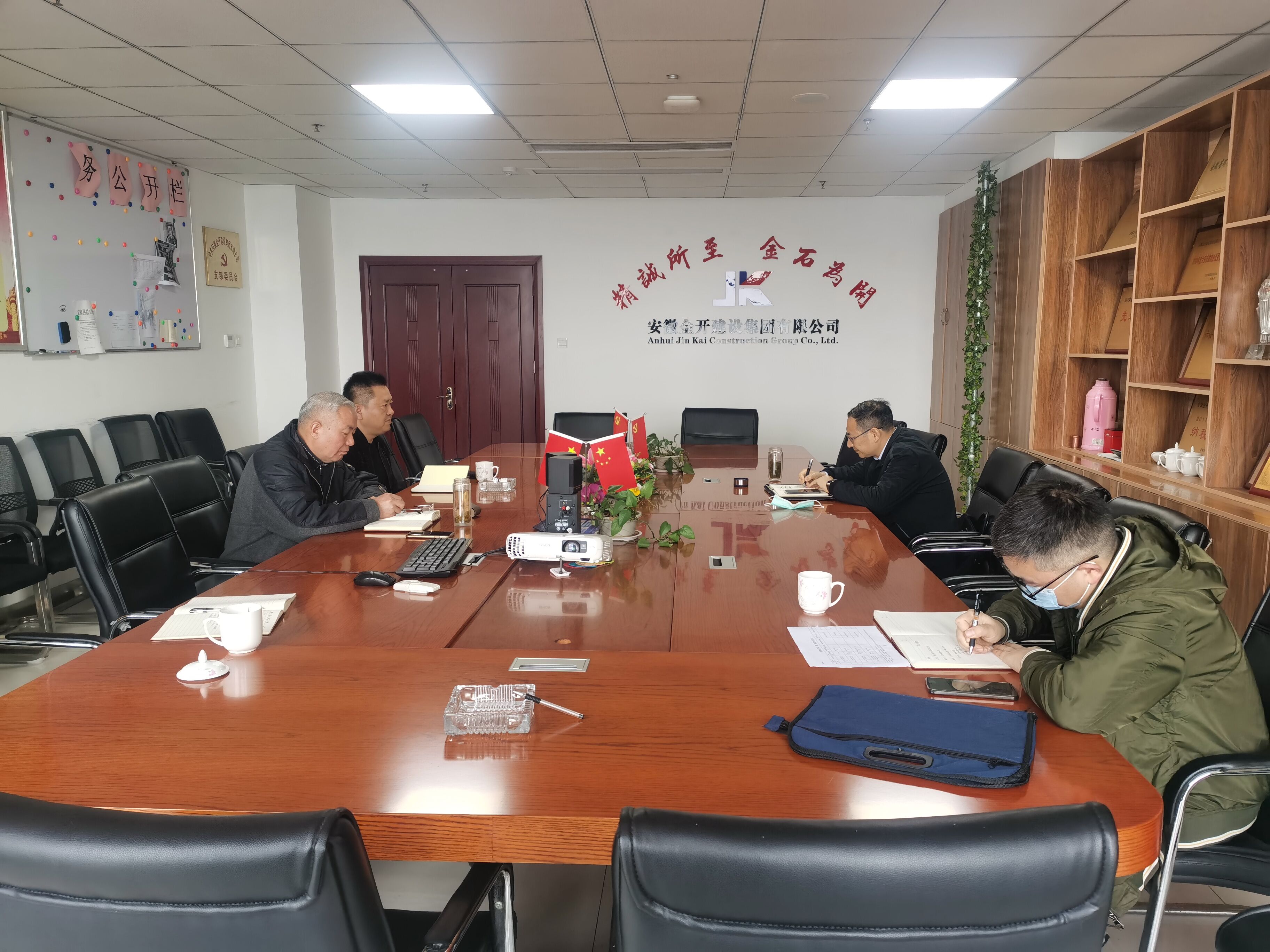 金寨县委副书记王思春到我公司开展“四送一服”活动
