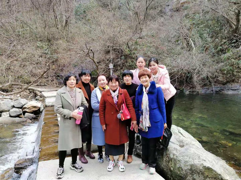 工会组织庆“三八”妇女节活动