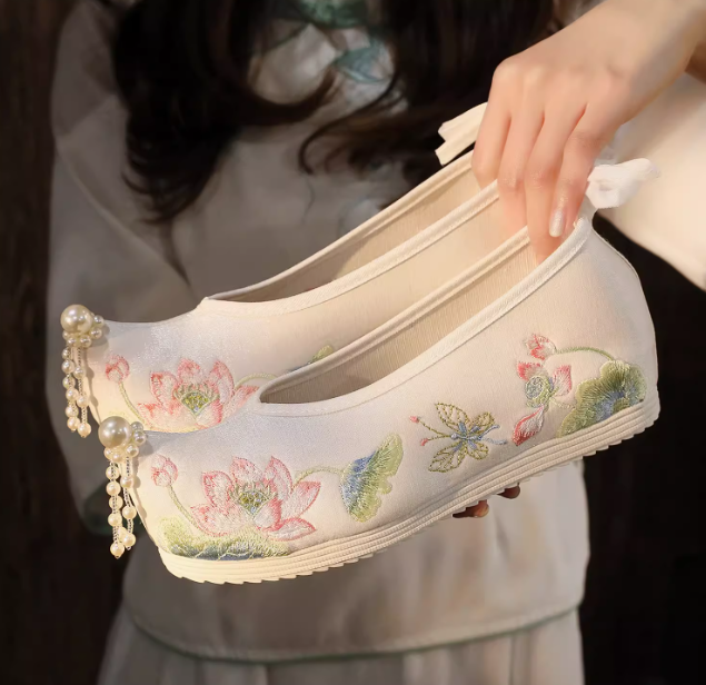 新款汉服鞋子女古风绣花鞋旗袍汉元素民族风内增高马面裙翘头弓鞋