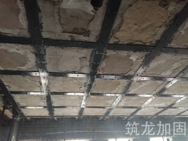 重庆腾讯大厦楼板底粘钢板加固