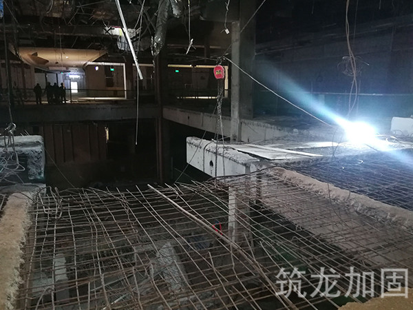 金源广场绳锯切割拆除钢筋混凝土梁