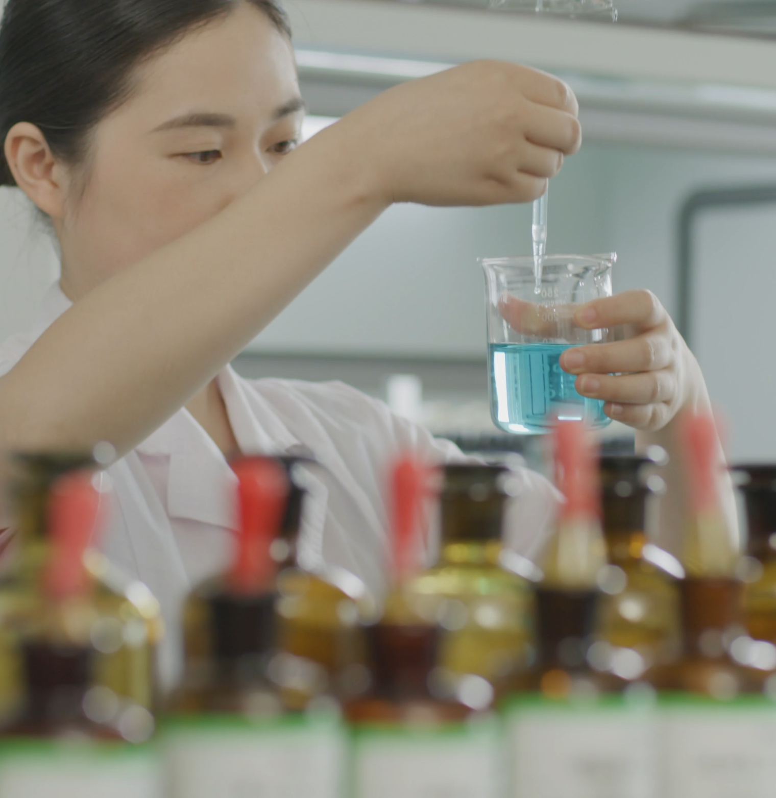 为什么说“粒径决定吸收”？解读纳米乳技术的黄金标准：20-200nm