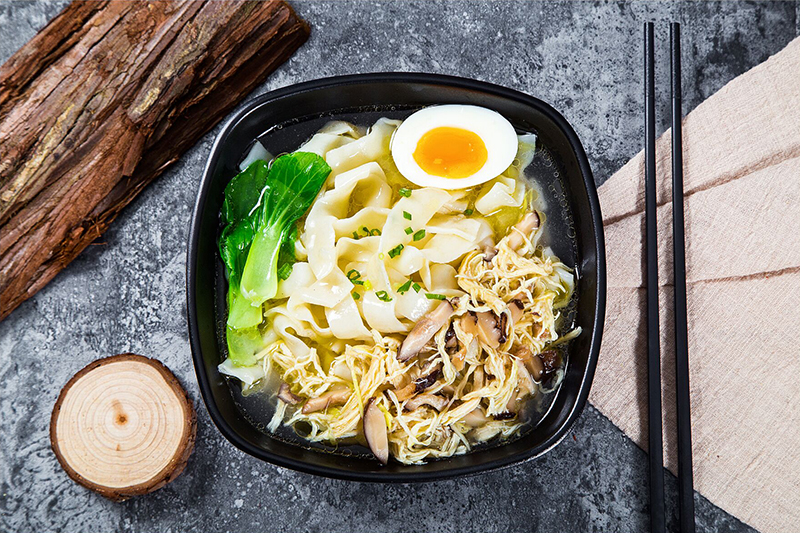 鸡丝热汤面皮