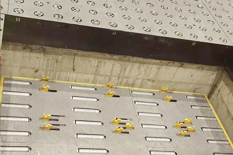 ULD输送--ULD打板升降机（Scissor Lifts）