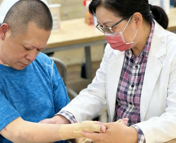 成都惠好安康烧伤康复故事：火中守护，爱中重生：一位烧伤父亲的复健之路