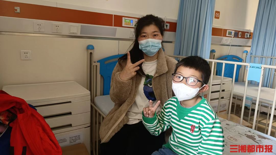 聋哑妈妈捐肝救子 聋哑妈妈捐肝救子