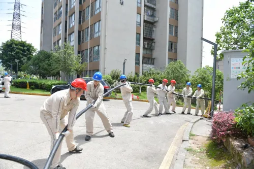 Chongqing Wanzhou: 85 meters of cable cutting load q to ensure that residents use electricity more safely this summer