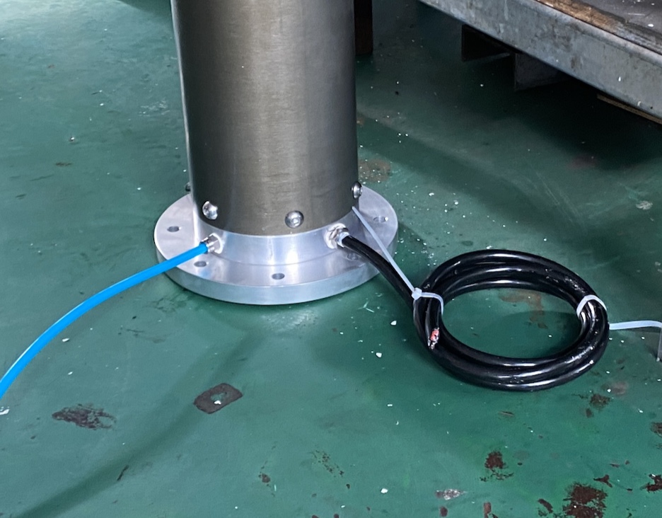 bottom flange