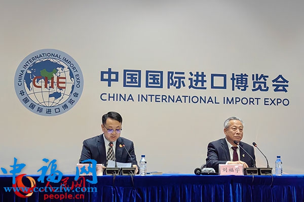 第六届中国国际进口博览会“展中新闻通气会”现场。人民网记者 唐小丽摄