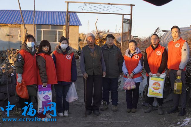 克东县志愿者协会党支部开展关爱孤寡老人与残疾家庭爱心活动
