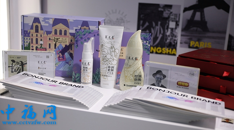法国展馆展品。人民网 孙鸿宇摄