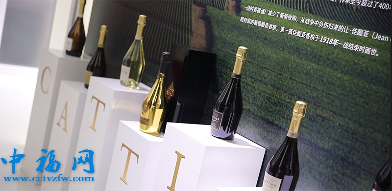 法国馆中的葡萄酒展品。人民网 孙鸿宇摄
