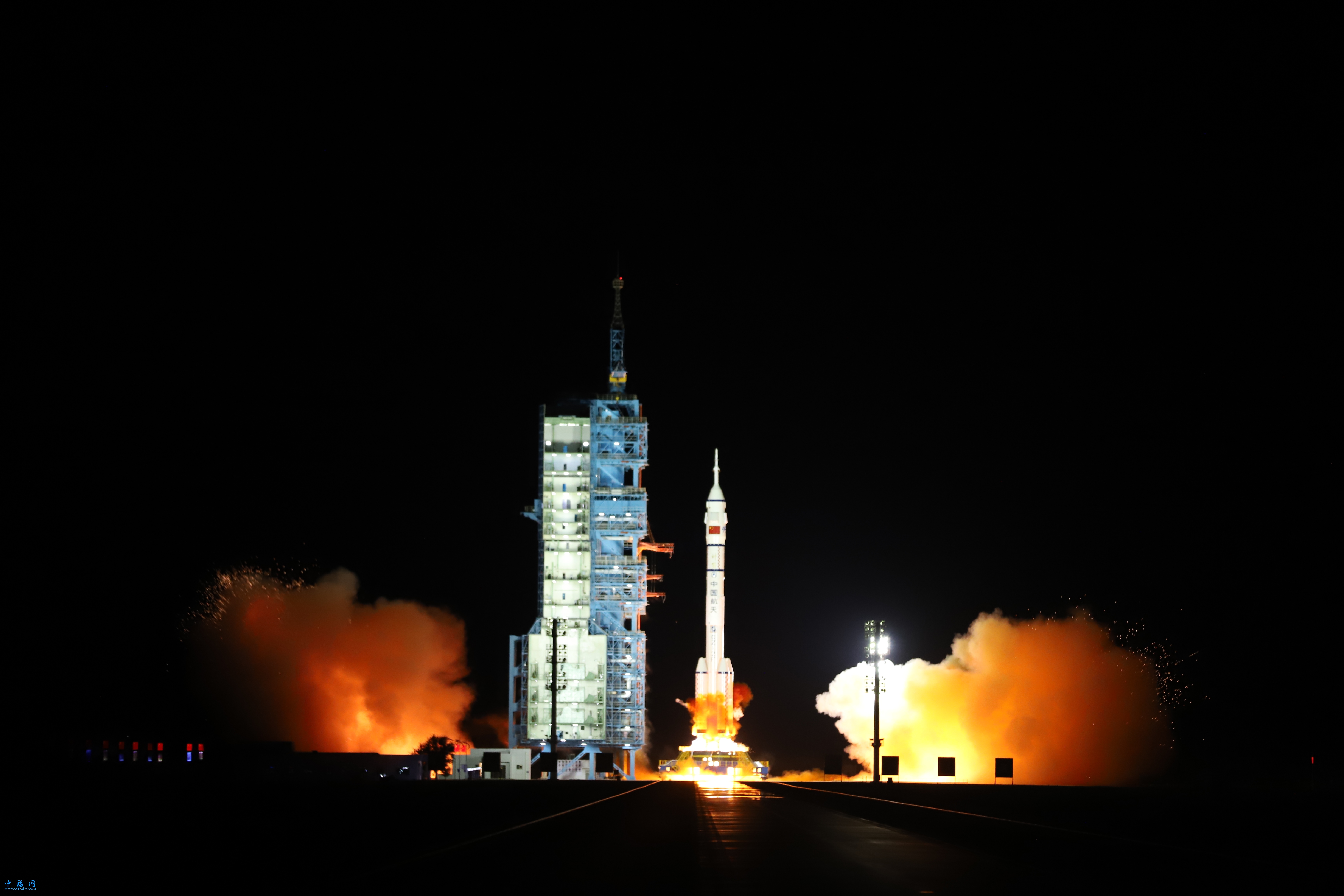 神舟二十一号载人飞船发射取得圆满成功