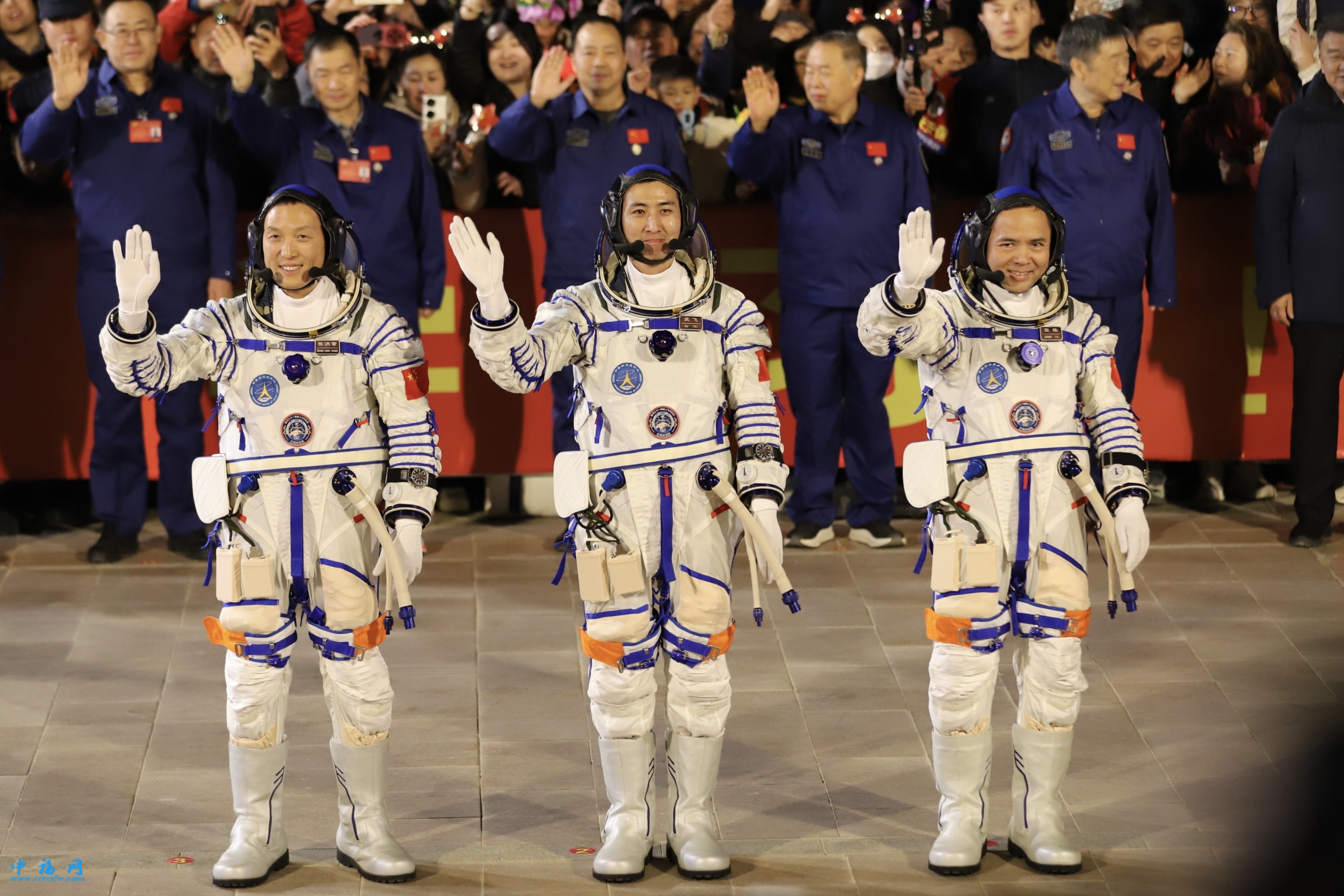 出发!神舟二十一号航天员乘组领命出征