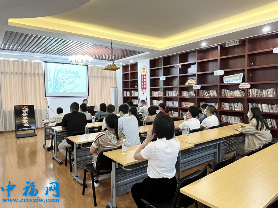 在南靖县丰田镇东方村，当地组织兰花栽培种植技能培训。丰田镇政府供图