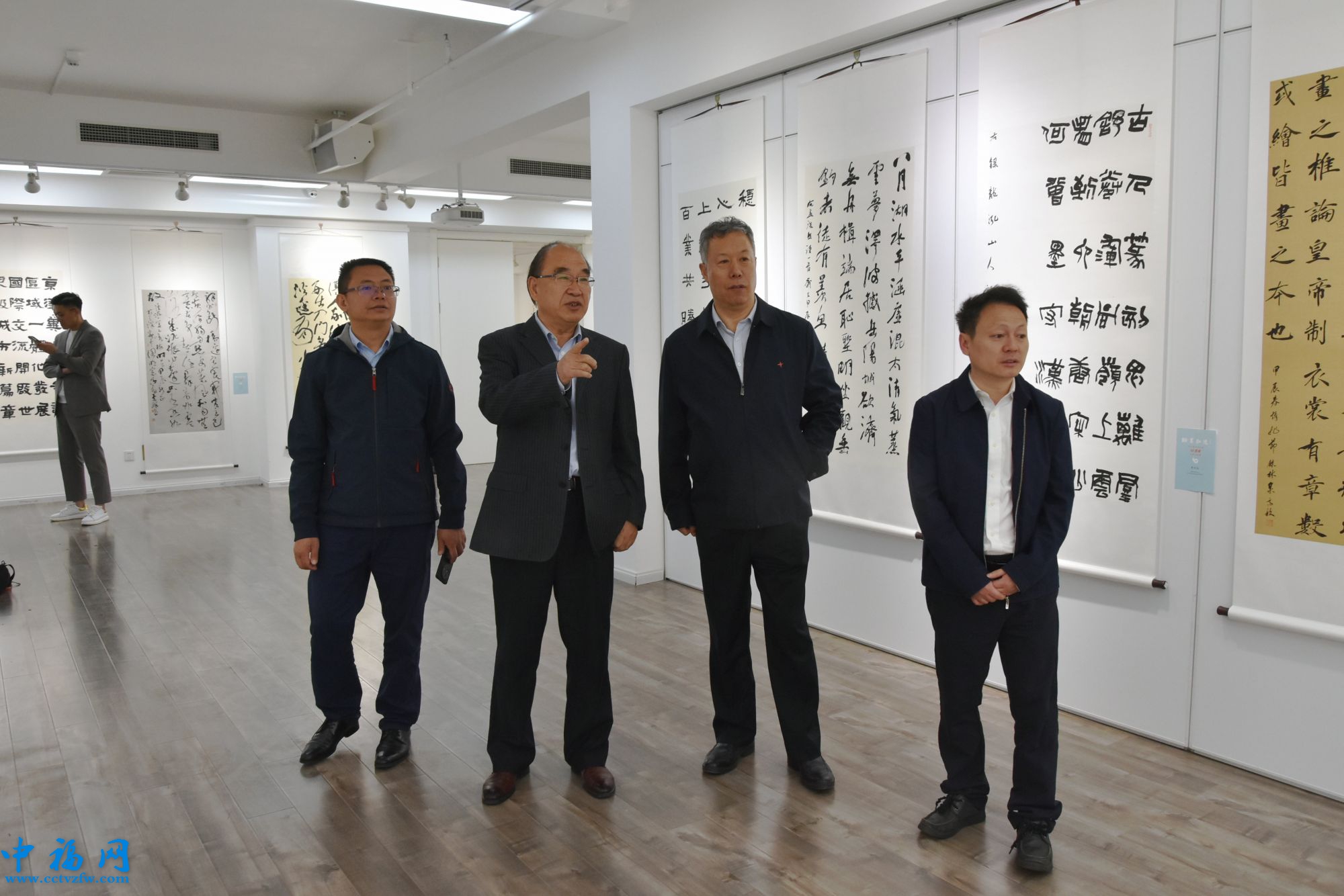 开幕式上,西城区委常委、宣传部部长张晓家表示,京津冀地缘相接、人缘相亲,地域一体、文化一脉,举办京津冀协同发展10周年书法交流展,将会进一步促进京津冀书法事业的交流与融合。