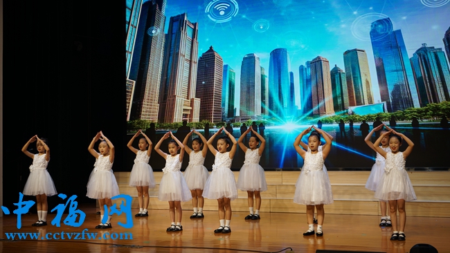 现场表演。
