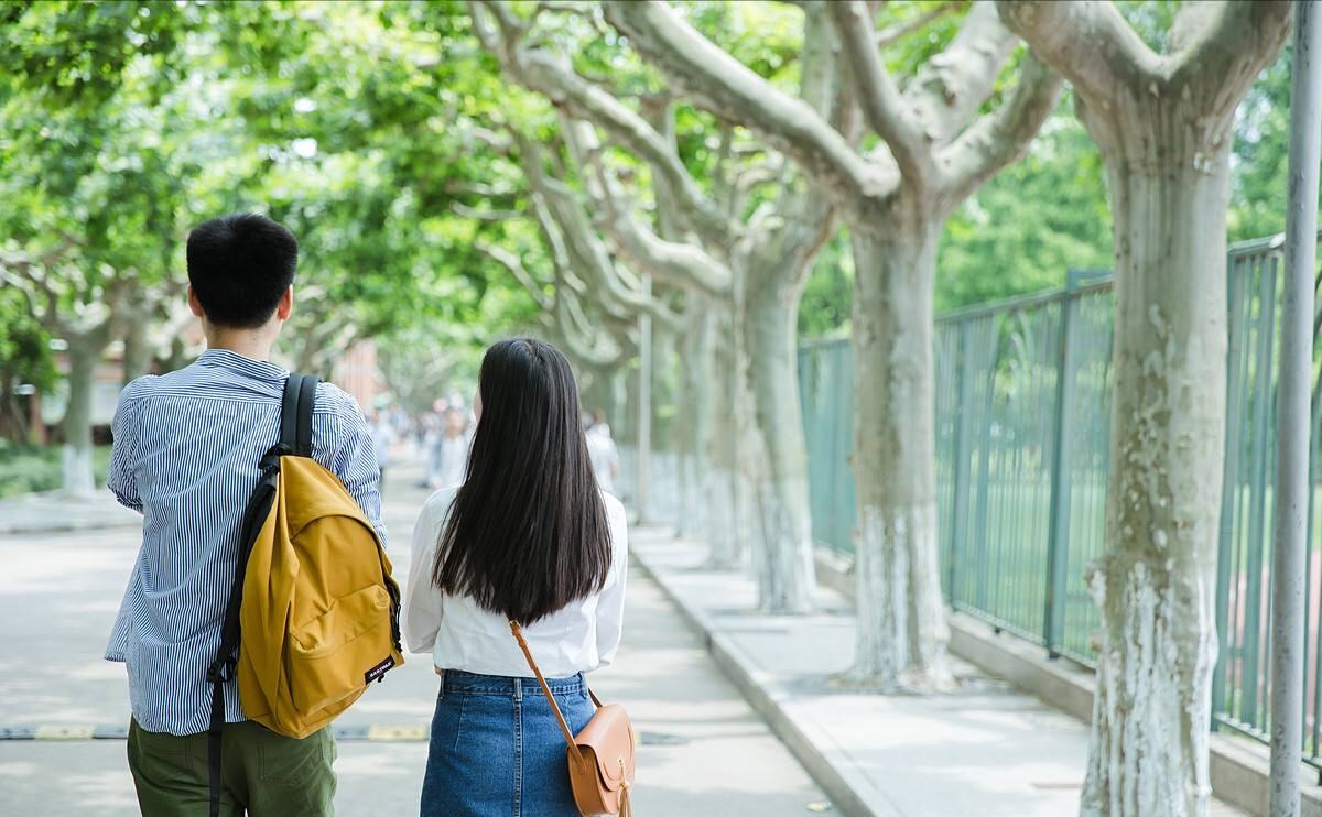 中学生早恋现象普遍，怎样才能制止这一问题
