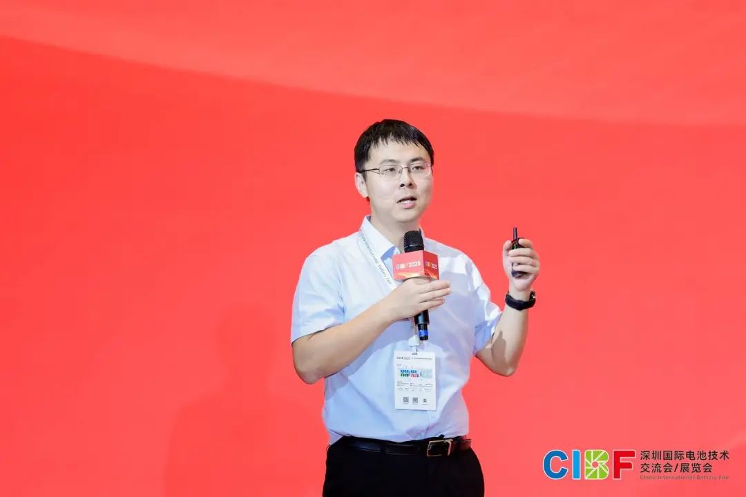 「深安锂能」携下一代超充固态电池技术亮相CIBF2025，创始人杨晓光教授发表演讲