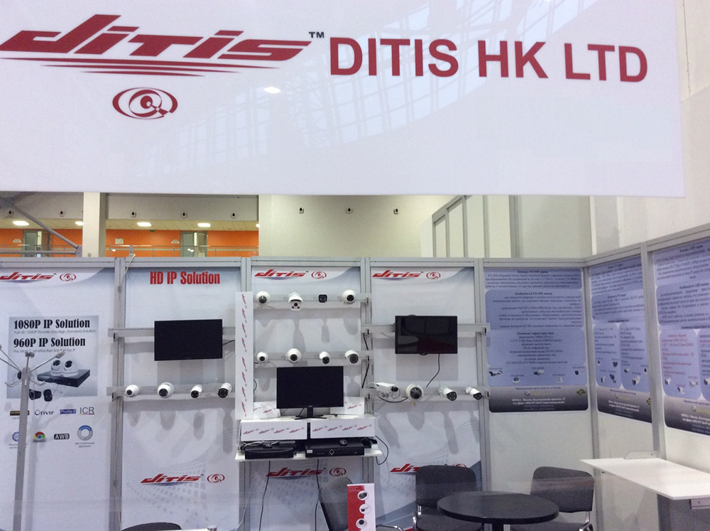 蒂力思盛装出席2014北京安博会