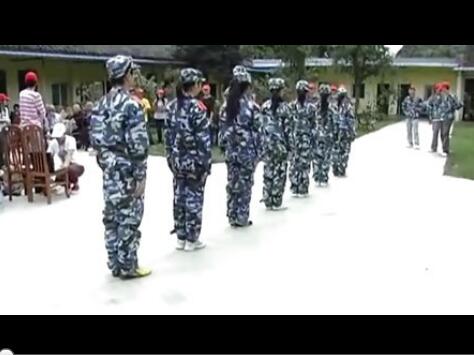 成都大学志愿者走进龙泉南山养老院