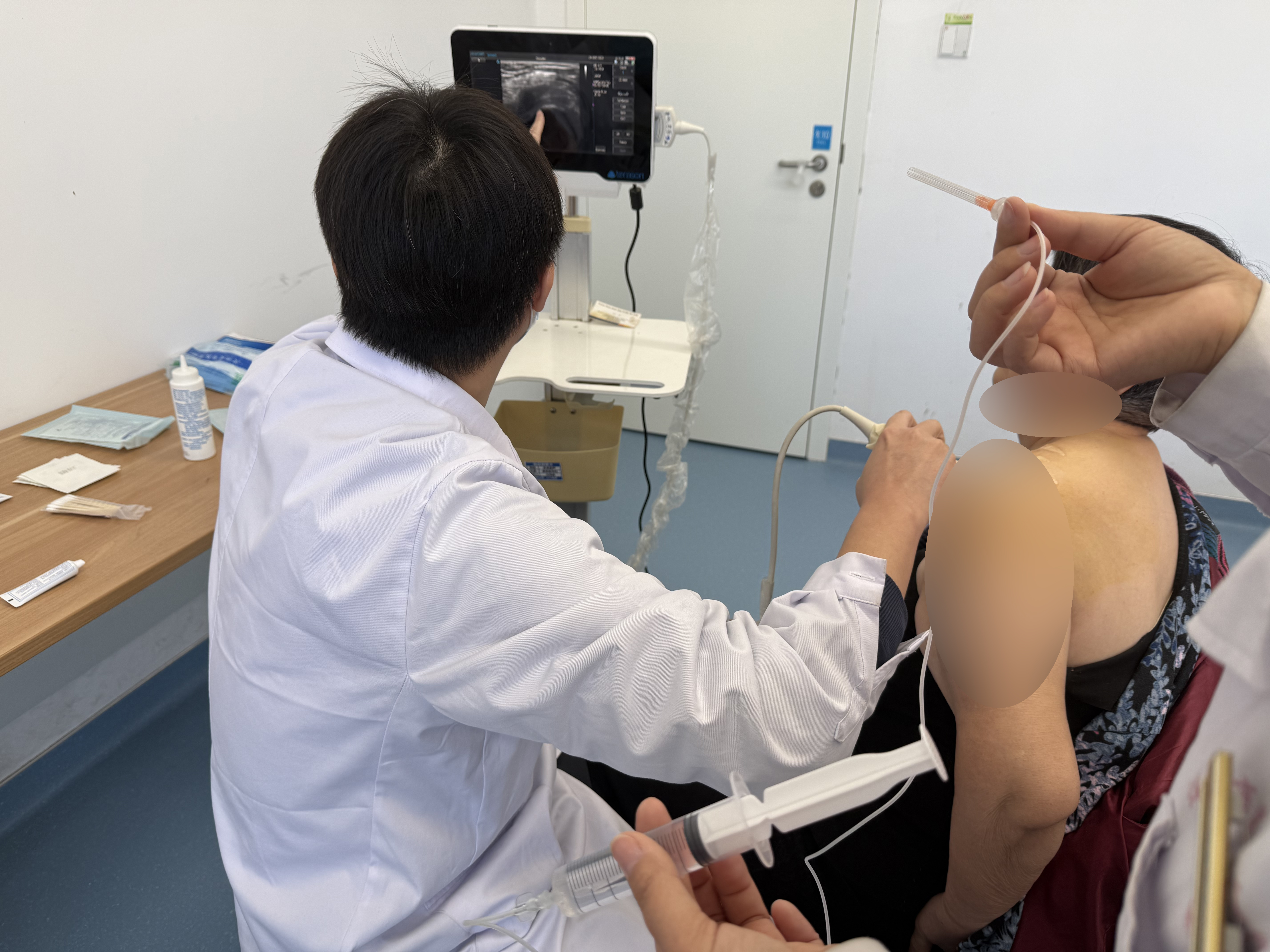 市二院康复医学科独立完成超声引导精准注射治疗 为疼痛患者带来更优选择