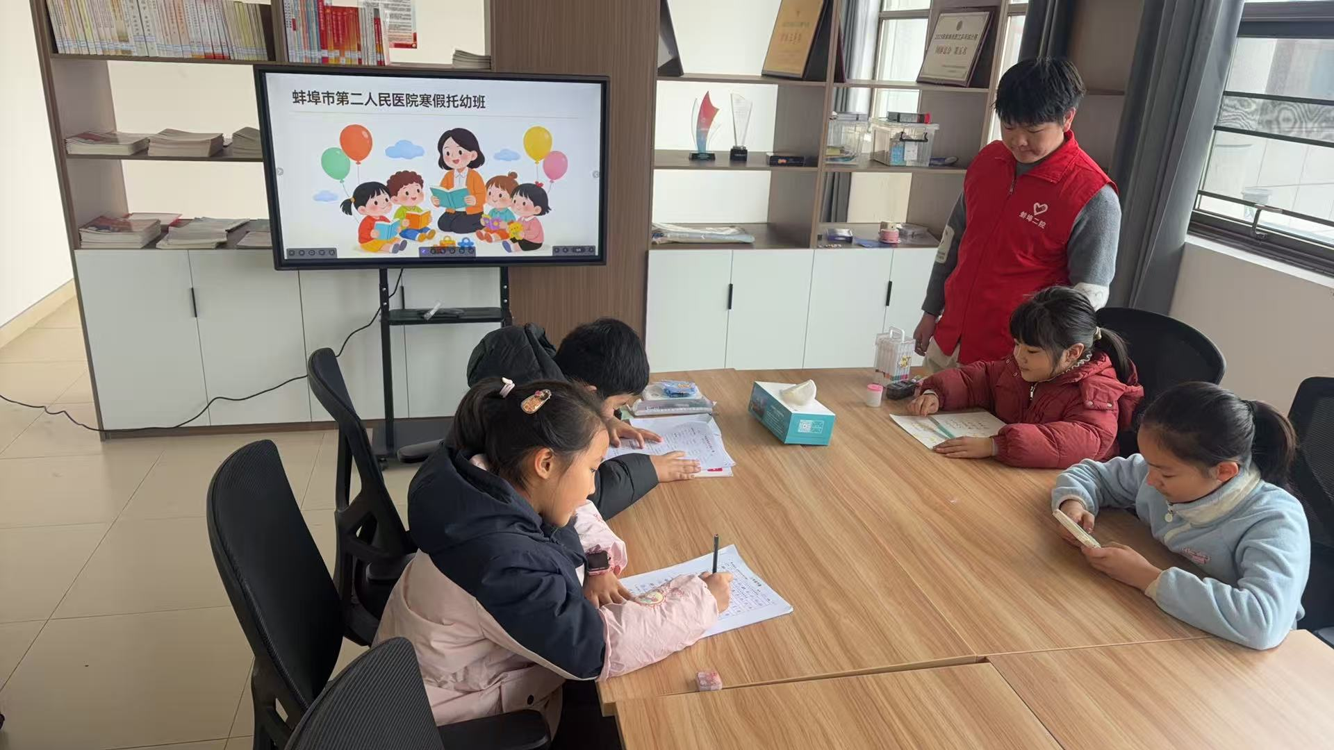 市二院职工的孩子愉快地过着寒假