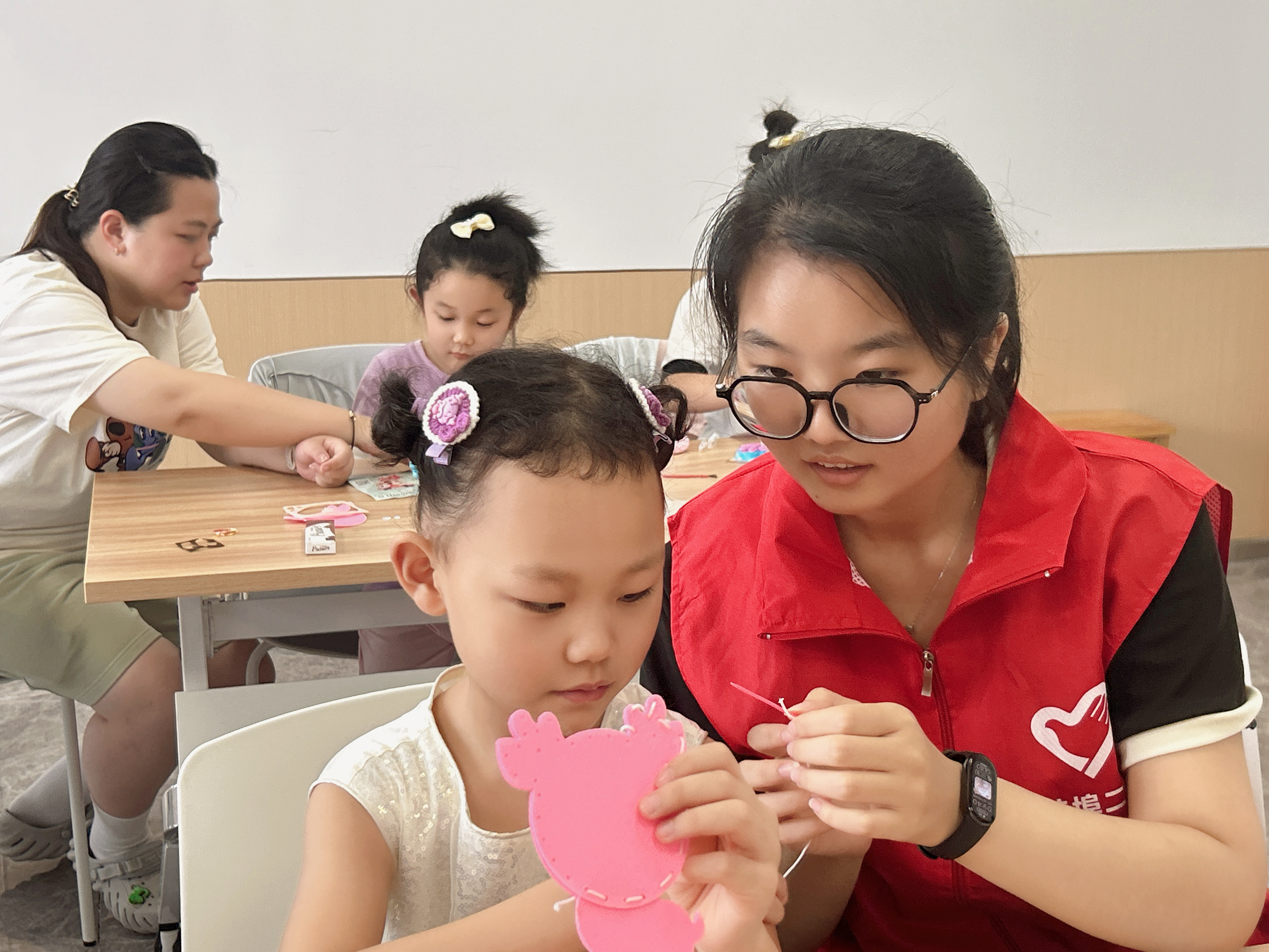 一份托管服务 一片暖心关怀——市二院暑假托幼班用心用情解决职工带娃难题