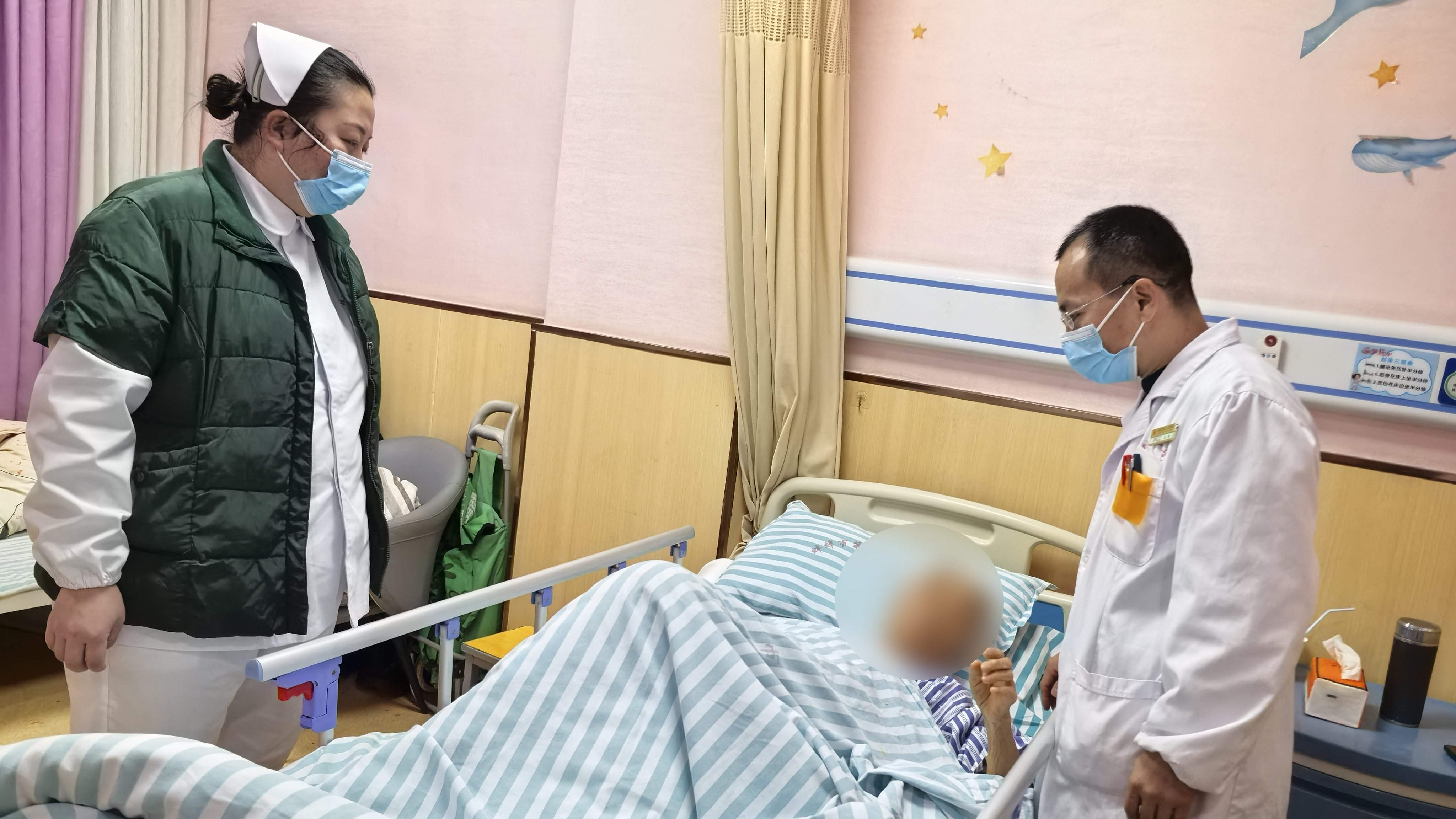 市二院成功为97岁高龄患者实施股骨颈骨折手术 患者康复出院