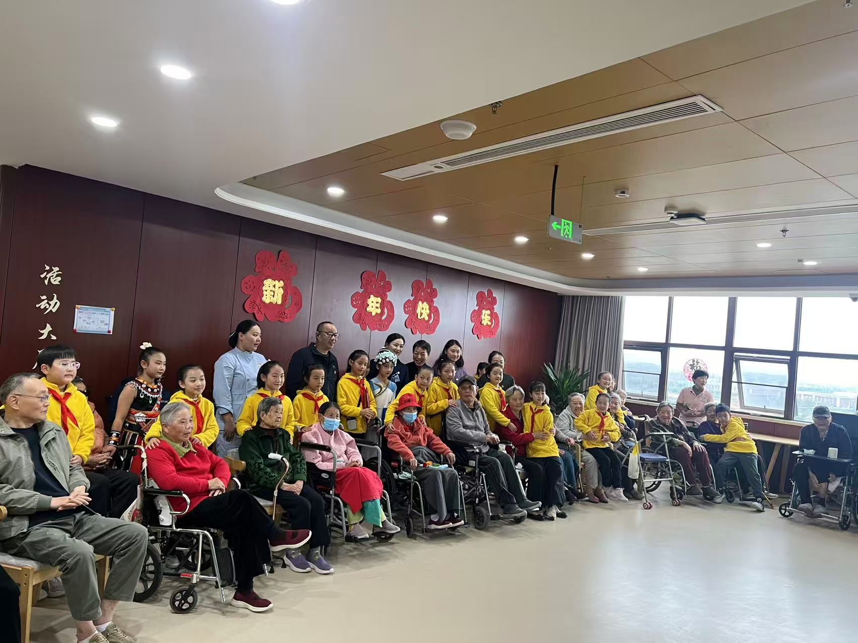 童心暖夕阳，党心伴重阳——蚌埠二院康养中心与蚌埠市城南学校共庆重阳佳节