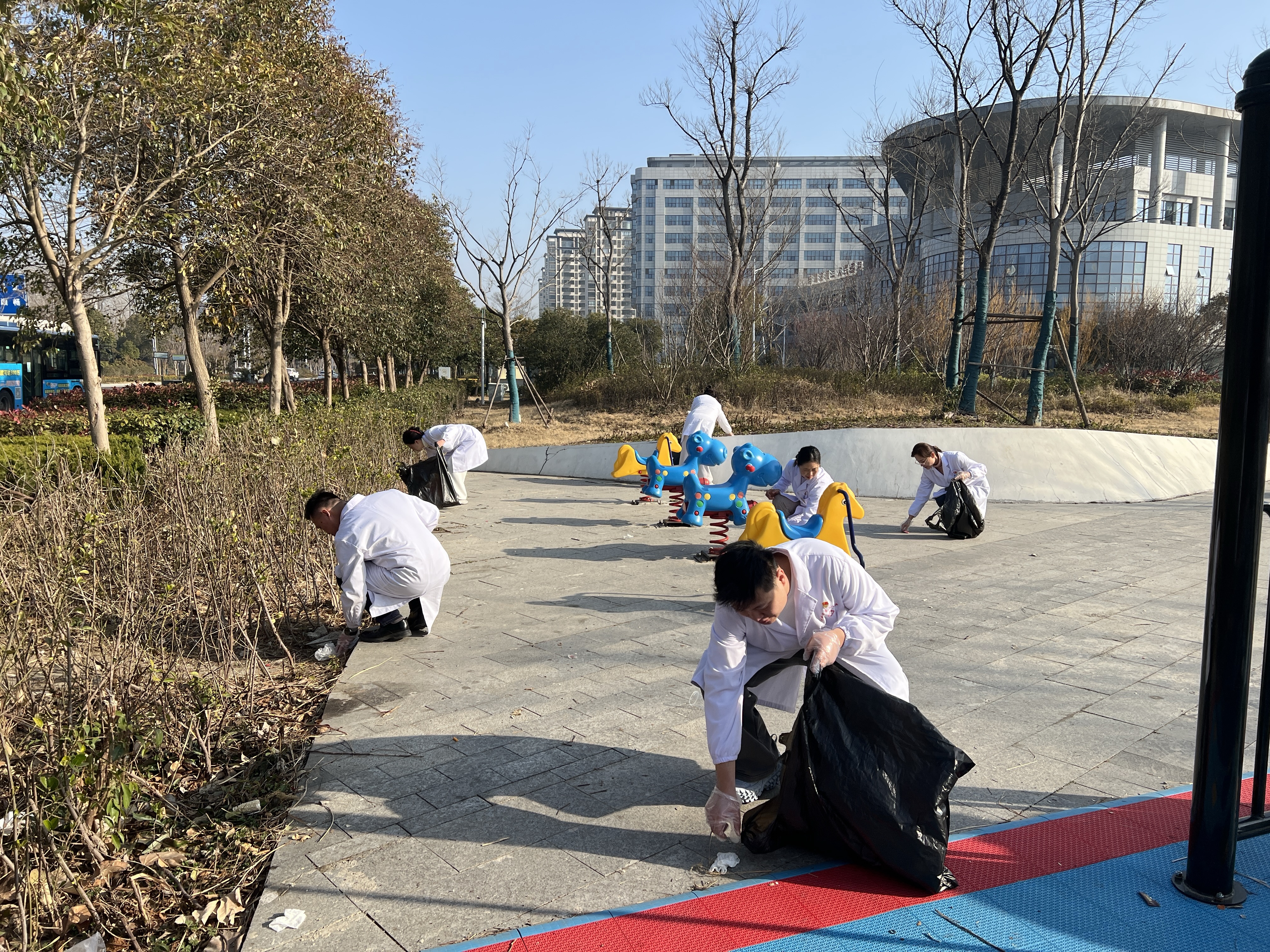 聚焦环境整治 持续深化文明创建——市二院开展环境整治与文明服务提升活动