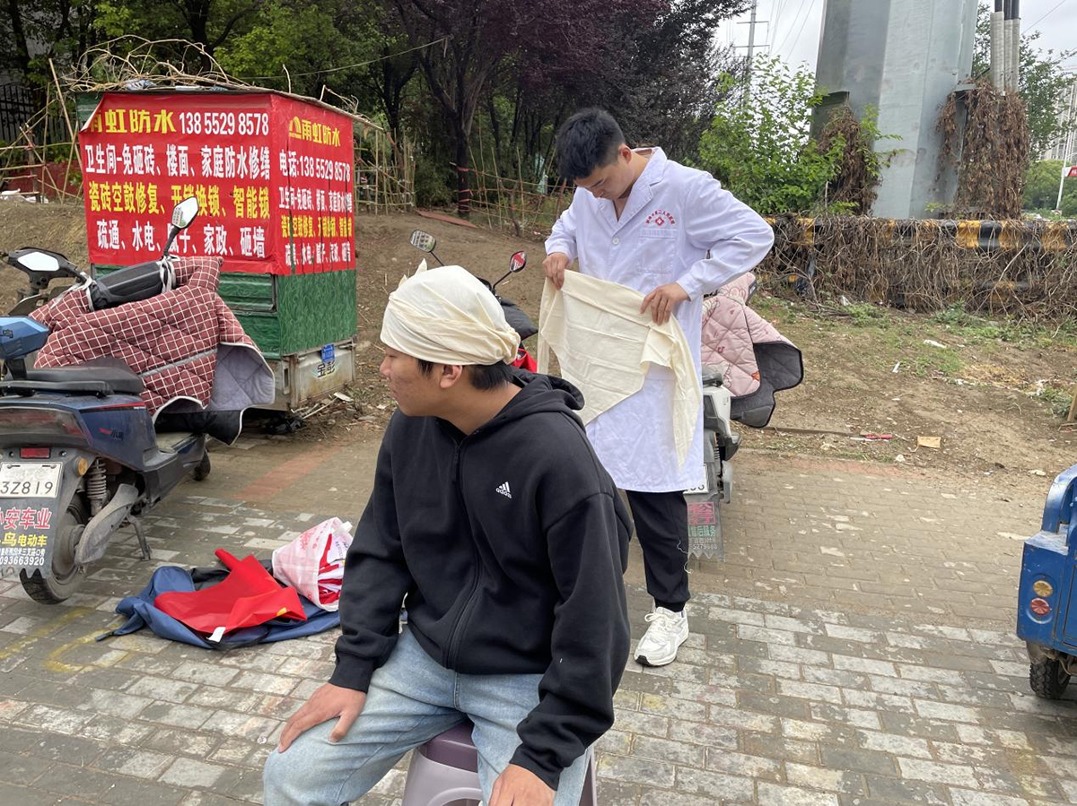科普赋能 守“护”健康——市二院走进社区开展义诊及健康科普宣讲活动