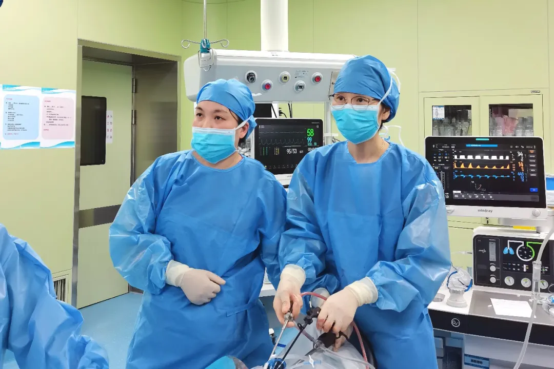 微创技术解病痛 人文关怀暖人心——蚌埠市第二人民医院成功为19岁少女实施单孔腹腔镜卵巢囊肿剥除术