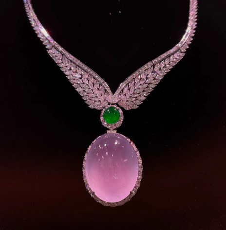 天然缅甸高冰种粉紫鸽子蛋面翡翠吊坠